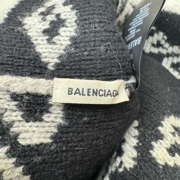 Authentic Balenciaga Grey & Black Logo Beanie – Unisex - Picture 4 of 14